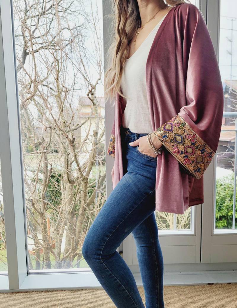 Maßgeschneiderter Samt Cardigan Damen, Emerald Blazer, Altrosa Kimono, Embroidered Kimonojacke, Plus Size Jacke, Schwarz Ethno Cardigan von RubyLines