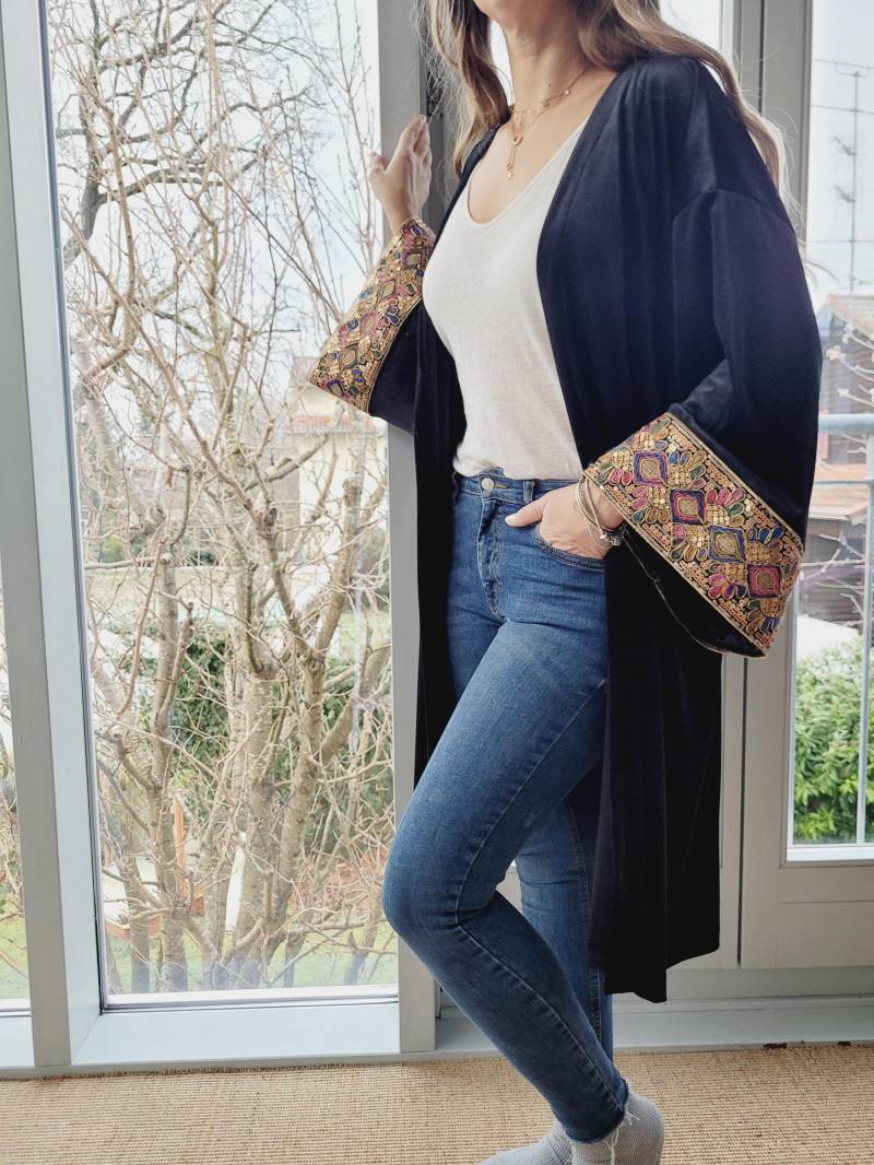 Maßgeschneiderter Schwarzer Samt Cardigan Damen, Plus Size Boho Blazer, Embroidered Kimonojacke, Oversized Jacke, Ethno Cardigan von RubyLines