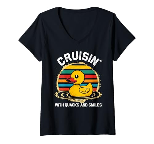 Damen Die Rubber Duckie Crew genießt die Urlaubsstimmung auf einem Kreuzfahrtschiff T-Shirt mit V-Ausschnitt Damen Die Rubber Duckie Crew genießt die Urlaubsstimmung auf einem Kreuzfahrtschiff T-Shirt mit V-Ausschnitt von Rubber Duckie Crew Adventures Await Your Ship