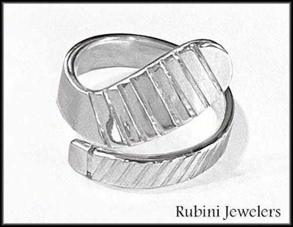 Großer Eishockeyschläger Wickelring Aus Sterlingsilber Von Rubini Jewellers Großer Eishockeyschläger Wickelring Aus Sterlingsilber Von Rubini Jewellers von RubiniJewelersSports