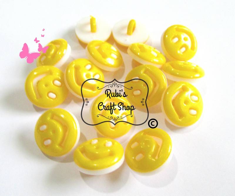 Gelbe Smiley Gesichter Knöpfe Set Von 15 Harz von RubisCraftShop