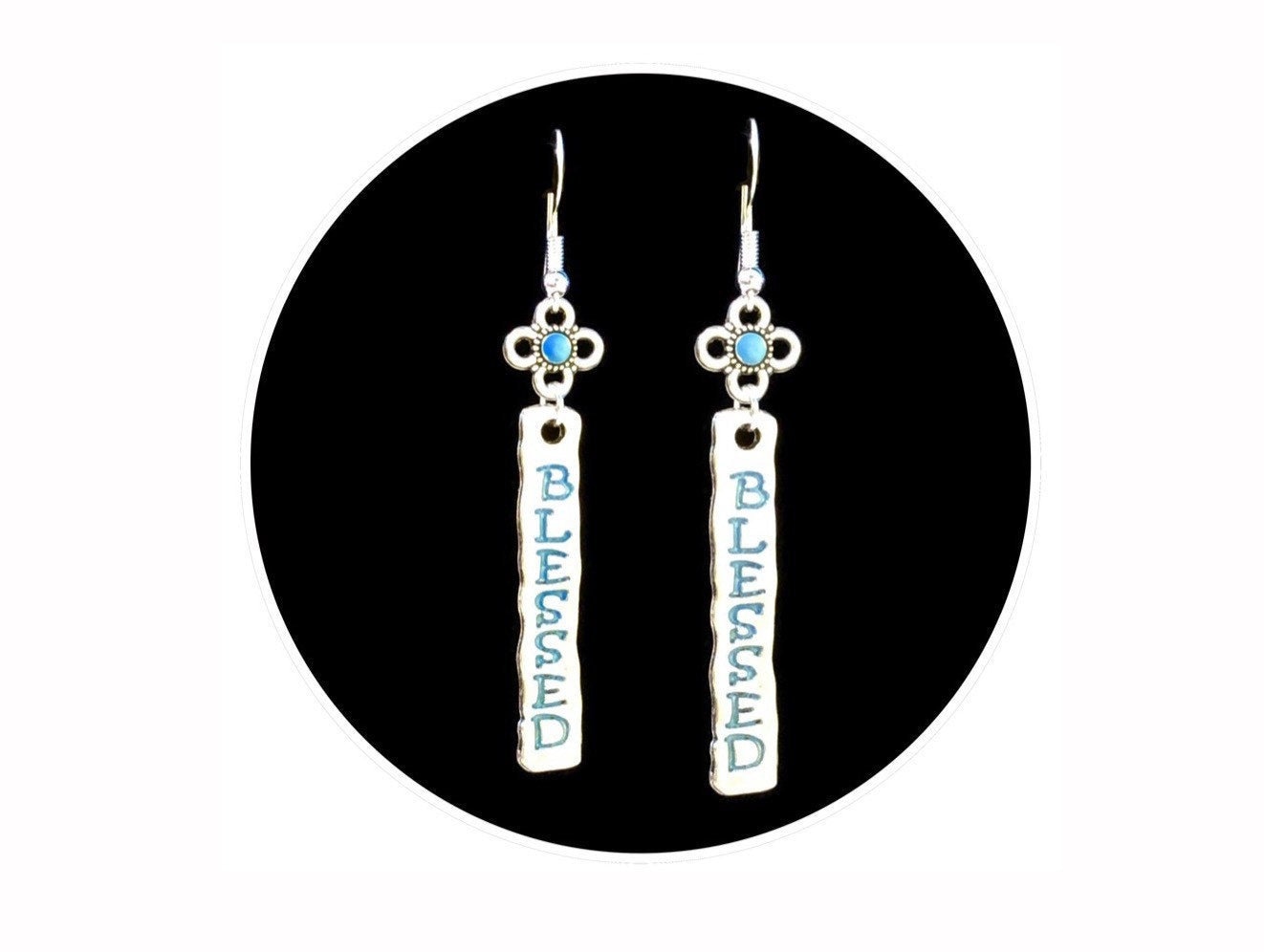 Blessed Ohrringe, Blaue Akzente Mit Strukturiertem Finish von RubyAppleJewelry