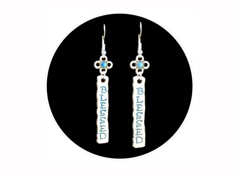 Blessed Ohrringe, Blaue Akzente Mit Strukturiertem Finish von RubyAppleJewelry