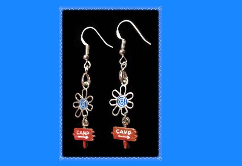 Camp Wegweiser Ohrringe von RubyAppleJewelry