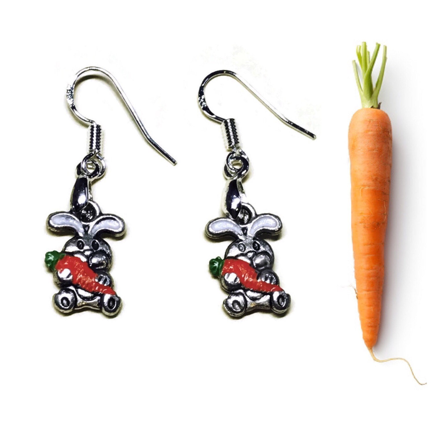 Hase Mit Karotte Ohrringe, Handbemalter Schmuck von RubyAppleJewelry