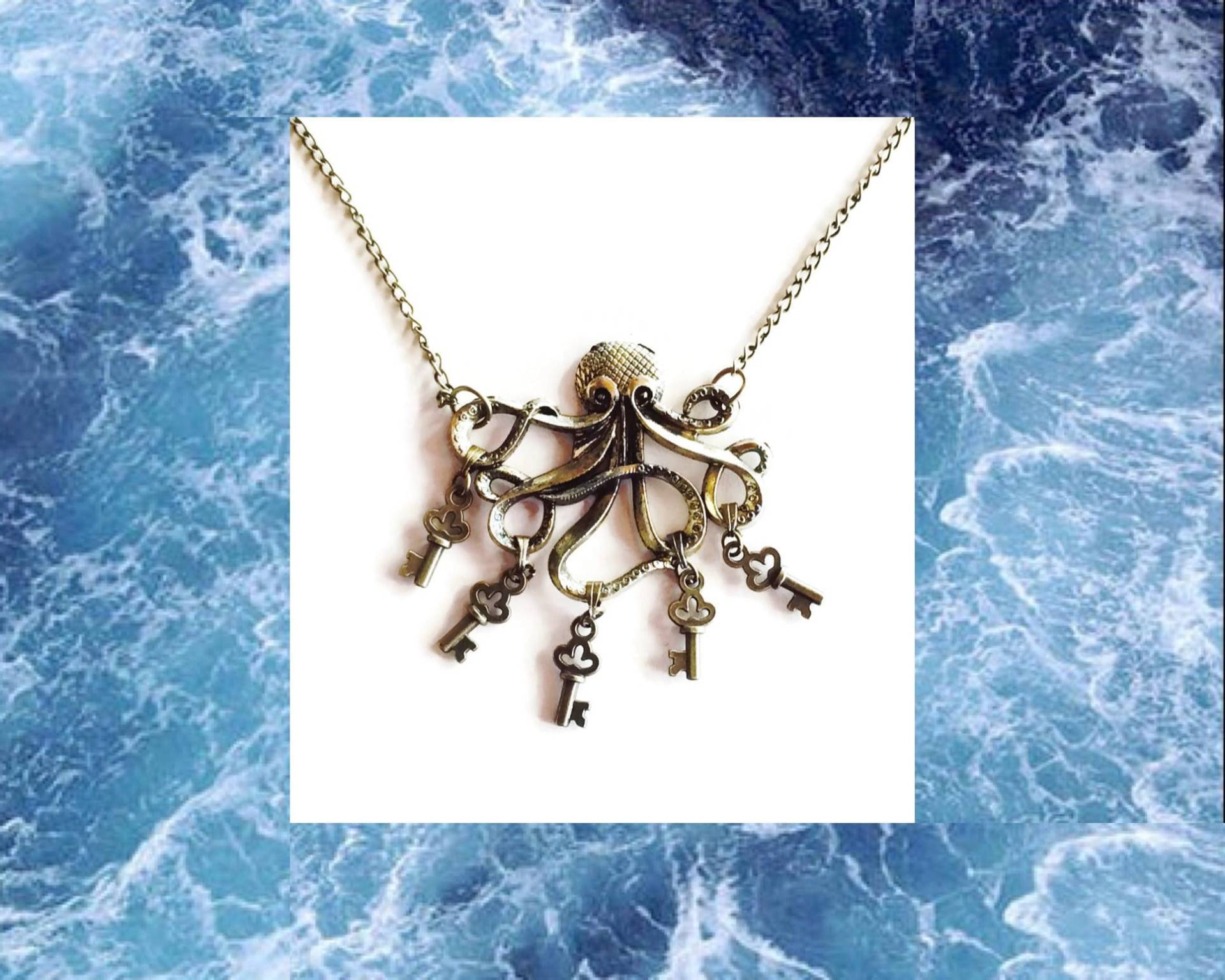 Oktopus Hält Die Schlüssel Halskette von RubyAppleJewelry