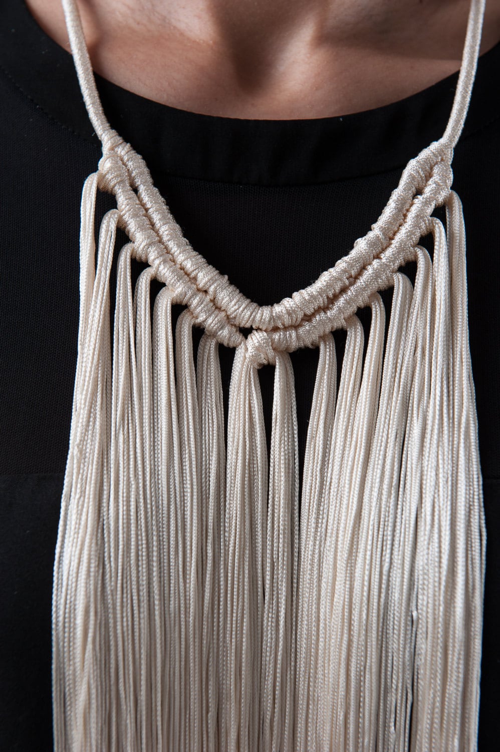 23. Artemis Necklace - Creme Weiß Lange Einfache Fransen Halskette/Ein Von Einer Art Statement Makramee Luxus Festival Halsstück von RubyKingStudio