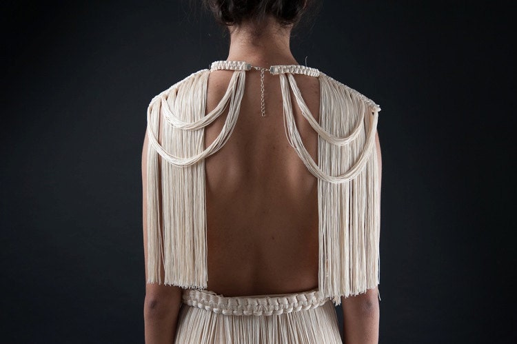 28. Theia Shoulderpiece - Offener Cup Bh Weiße Doppel Schulter Fransen Halskette/ Festivalkostüm/Geknüpftes Quasten Top Capelet Luxus von RubyKingStudio