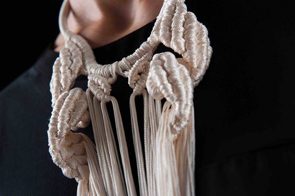 36. Ceres NecklaceCreme Weiß Skulpturalen Schmuck Lange Hand Geknotet Halskette/Aussage Fransen Halsstück/Makramee Quaste Krieger von RubyKingStudio