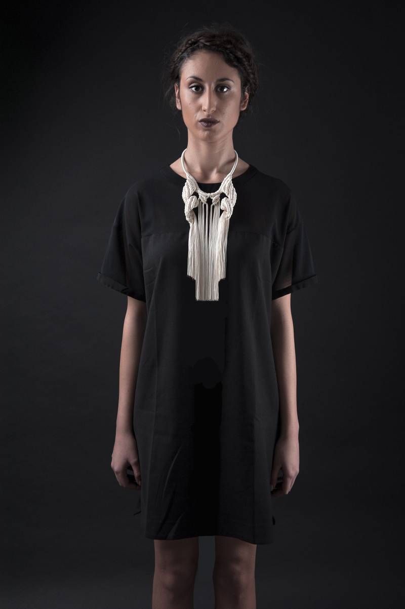 Fette Aussage Halskette, Medium Lange Weiße Makramee Einzigartige Fett Halsketten Für Frauen, Skulpturale Kunst Schmuck - Ceres Necklace von RubyKingStudio