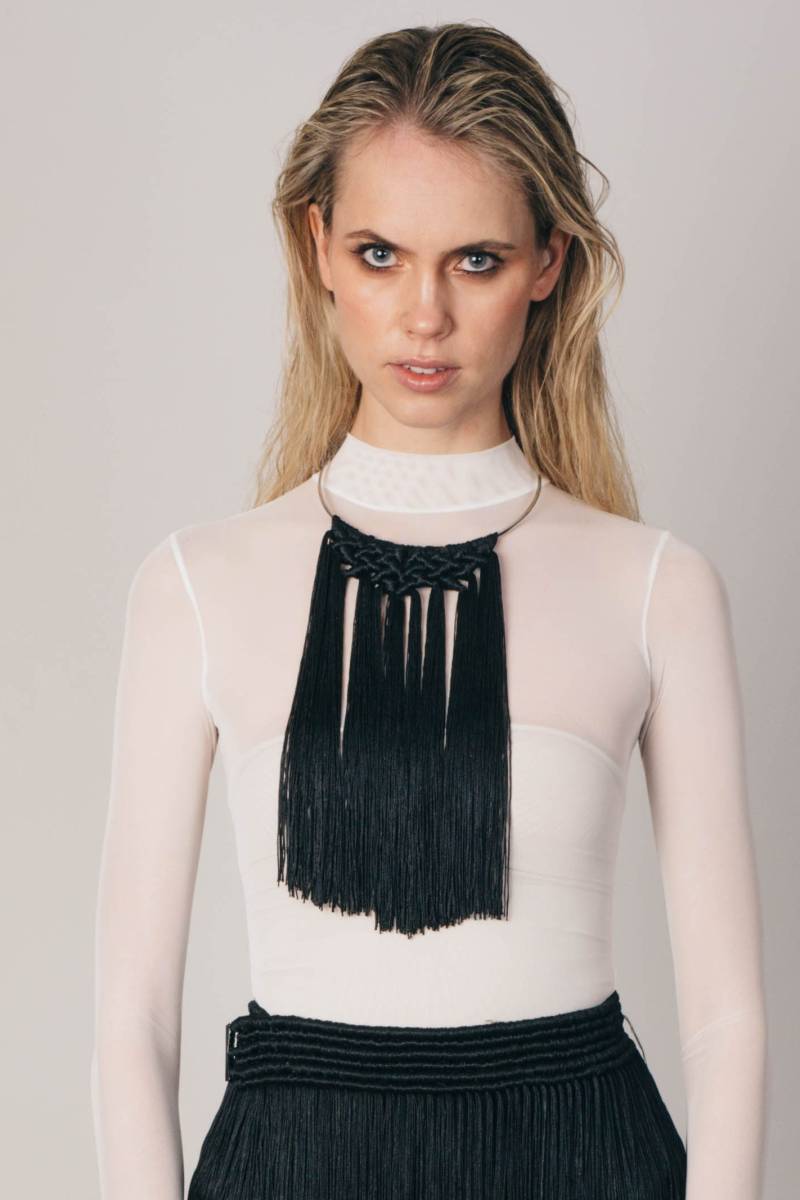 Schwarze Aussage Halskette, Fransen Handgemachte Schmuck, Leder Geschenk Für Sie, Lätzchen Frau von RubyKingStudio