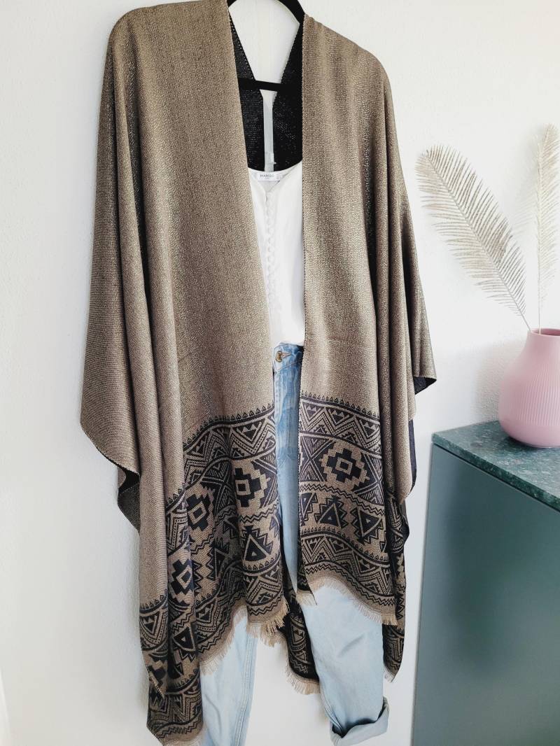 Boho Cardigan - One Size Festival Outfit -Kimono Mit Ethno Muster- Curvy Damen Kimono- Handmade Strickjacke-Größe S Bis 3xl- Fransensaum von RubyLines