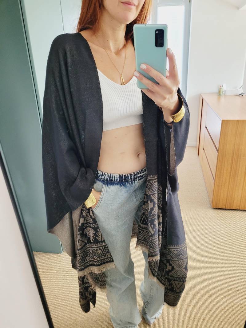 Boho Cardigan - One Size Festival Outfit -Kimono Mit Ethno Muster- Curvy Damen Kimono- Handmade Strickjacke-Größe S Bis 3xl- Fransensaum von RubyLines