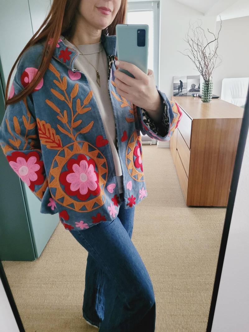 Samtjacke- Boho Suzani- Bestickte Velvet Jacket- One Size S-xl | Eu/Us 4-14 Uk 8-16 - Warme Geschenkidee Bunte Stickerei- Unisex von RubyLines