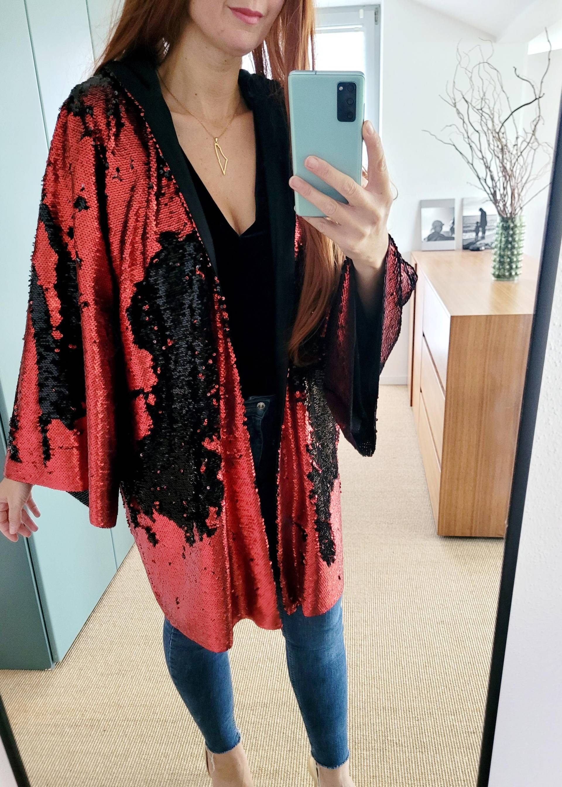 Customized Halloween Red Sequin Kimono, Black & , Cape Women, Party Jacket With Hoodie, Sparkly Customized Halloween Red Sequin Kimono, Black & , Cape Women, Party Jacket With Hoodie, Sparkly von RubyLines