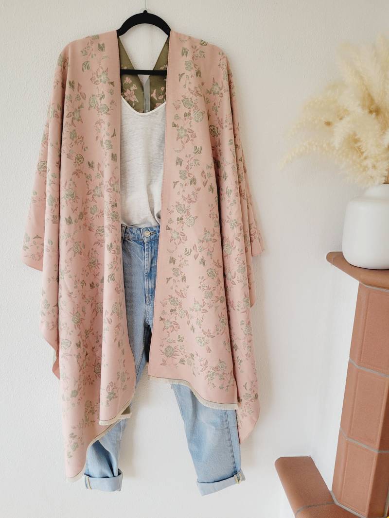 Green & Pink Warm Cardigan With Floral Print, Thick Cardigan, Spring Flowers, Boho Grey von RubyLines