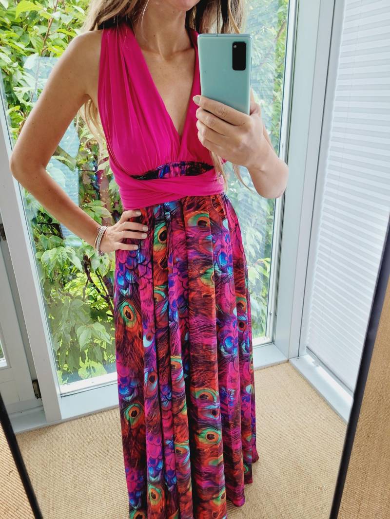 Infinity-Kleid Mit Pfauenprint, Multi-Wickelkleid, Rosa Langes Kleid, Buntes Sommerhochzeitskleid, Strandkleid, Brautjungfern-Maxikleid von RubyLines