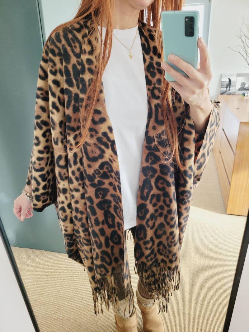 Leopard Warm Cardigan, Thick Poncho, Kimono Jacket Women, Braun Black Plus Size Wrap Shawl, Boho Ruana, Special Gift For Her von RubyLines