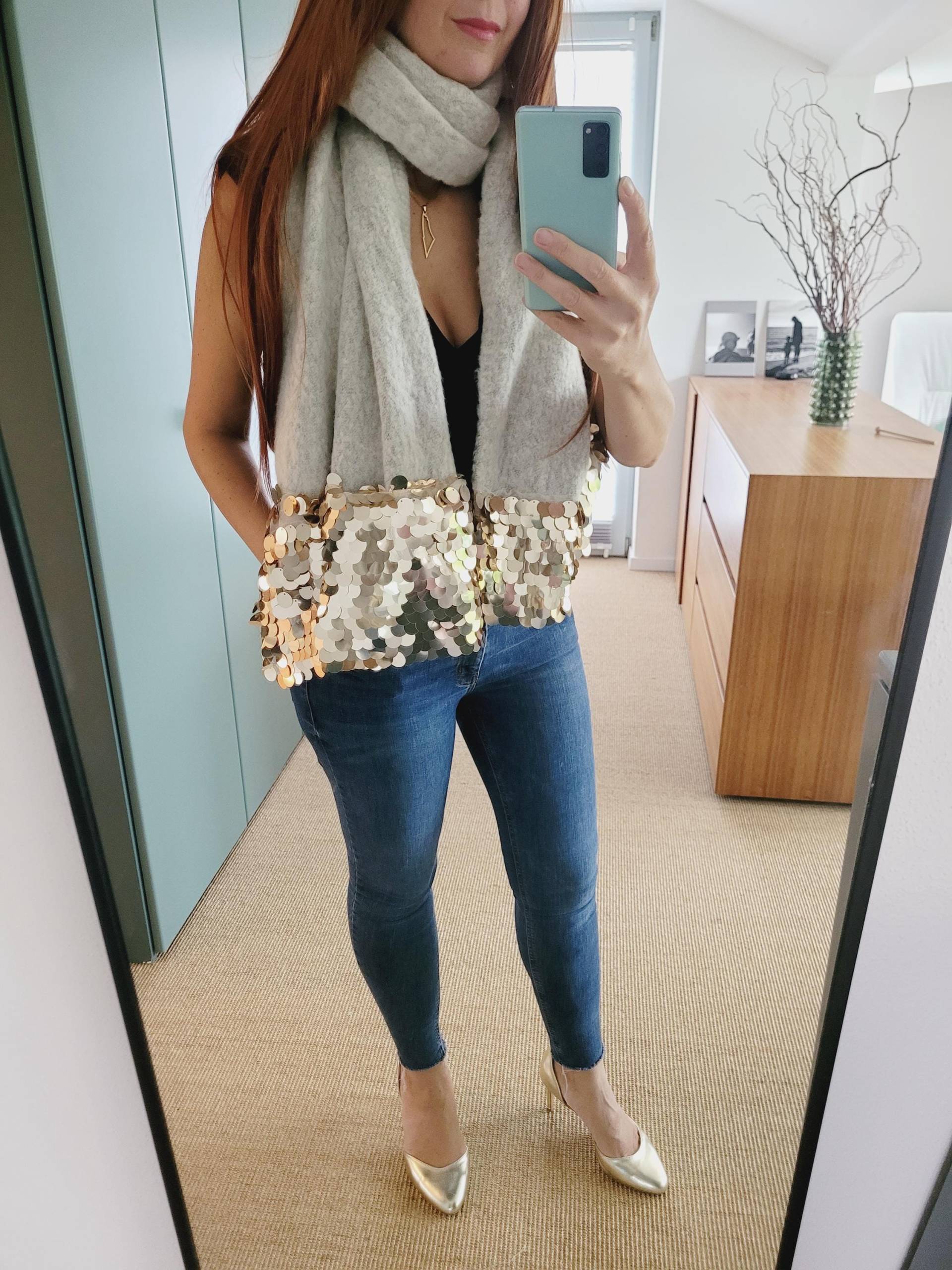 Luxuriöser Winter Schal Mit Großen Pailletten | Weicher in Grey & Gold Glitzer Für Damen Perfektes Geschenk Herbs von RubyLines