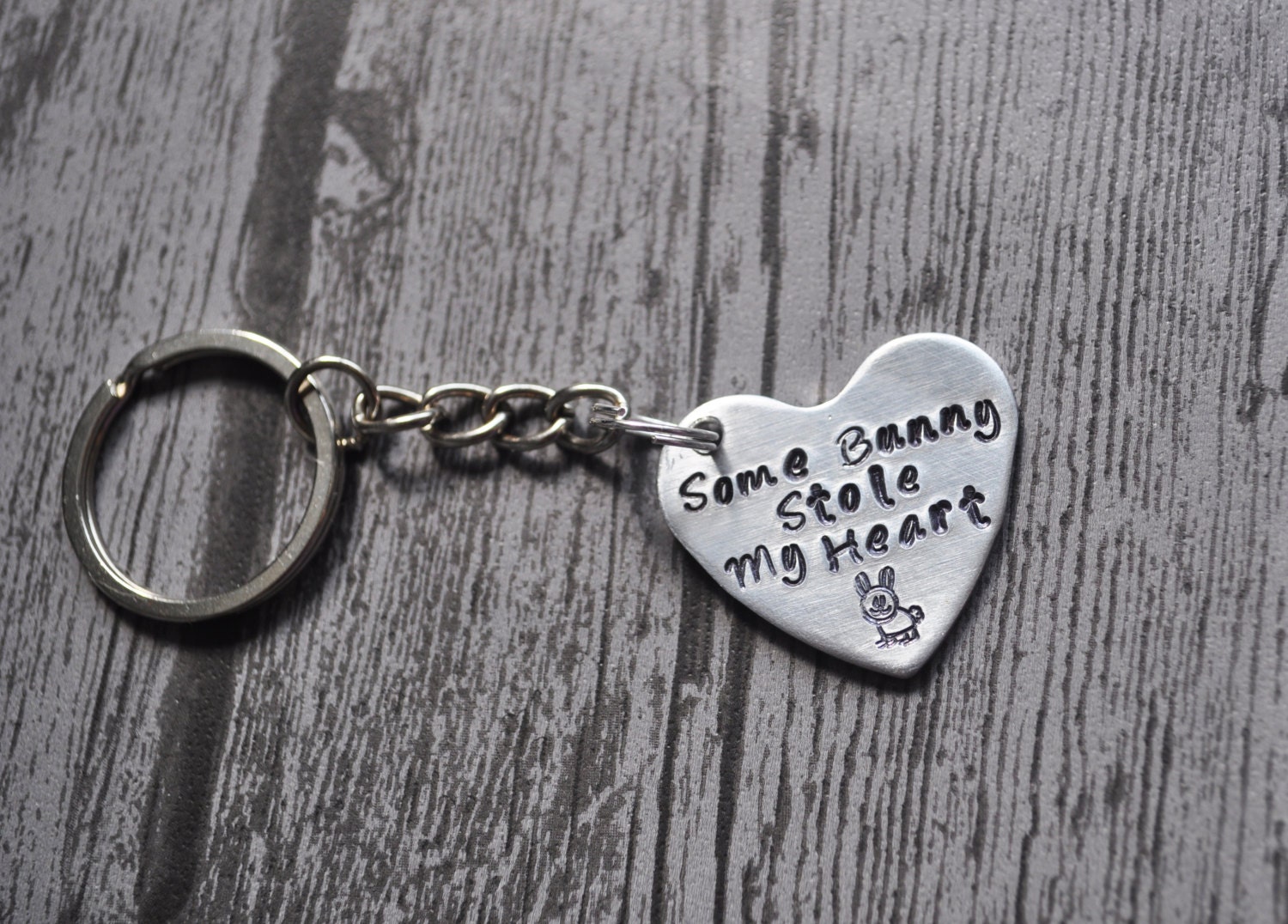 Kaninchen Schlüsselanhänger "Some Bunny' von RubyRuDesigns