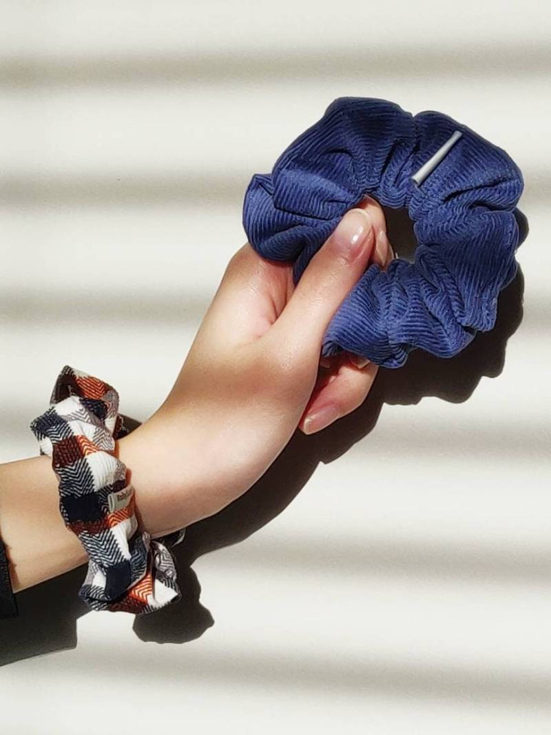 Kariertes Cord Scrunchie | Xl Scrunchie|Haargummi Für Dickes Haar|Herbst Scrunchie|Geschenk Sie von RubySingerDesigns