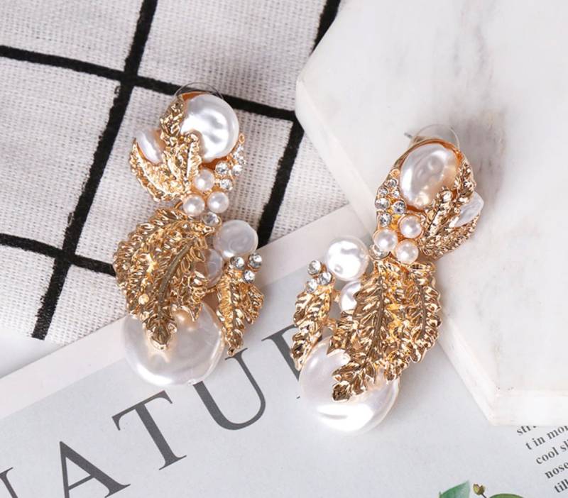 Perle Gold Strass Blatt Vintage Stil Statement Ohrhänger von RubyandRowe