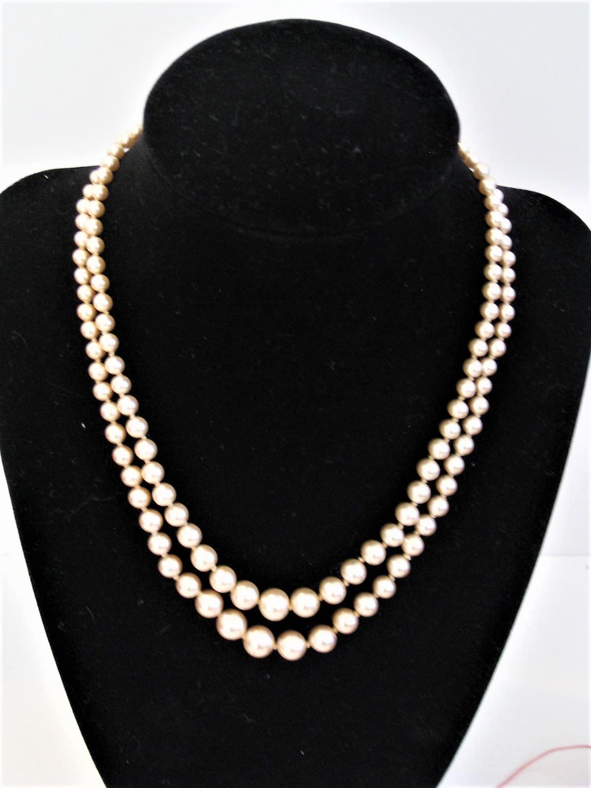 Jahrgang 1960 S Lotus Doppelstrang Abgestufte Perlenkette Mit Silber & Strass Spange Jahrgang 1960 S Lotus Doppelstrang Abgestufte Perlenkette Mit Silber & Strass Spange von RubyandSofia