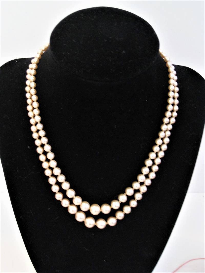 Jahrgang 1960 S Lotus Doppelstrang Abgestufte Perlenkette Mit Silber & Strass Spange Jahrgang 1960 S Lotus Doppelstrang Abgestufte Perlenkette Mit Silber & Strass Spange von RubyandSofia
