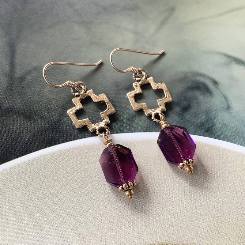 Glam Gold Kreuz Ohrringe, Amethyst Swarovski Kristall Statement Ohrringe Von Rubybluejewels Glam Gold Kreuz Ohrringe, Amethyst Swarovski Kristall Statement Ohrringe Von Rubybluejewels von Rubybluejewels