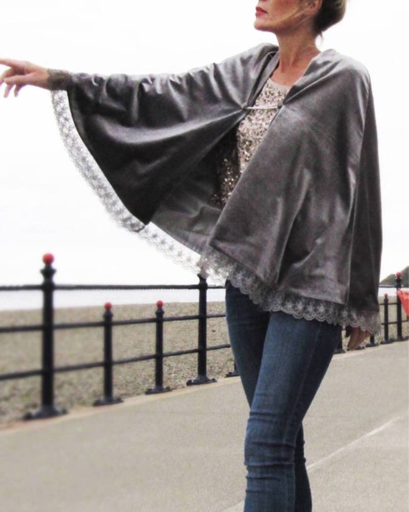 Grau Samt Und Spitze Cape Grau Samt Und Spitze Cape von Rubyslittlesister