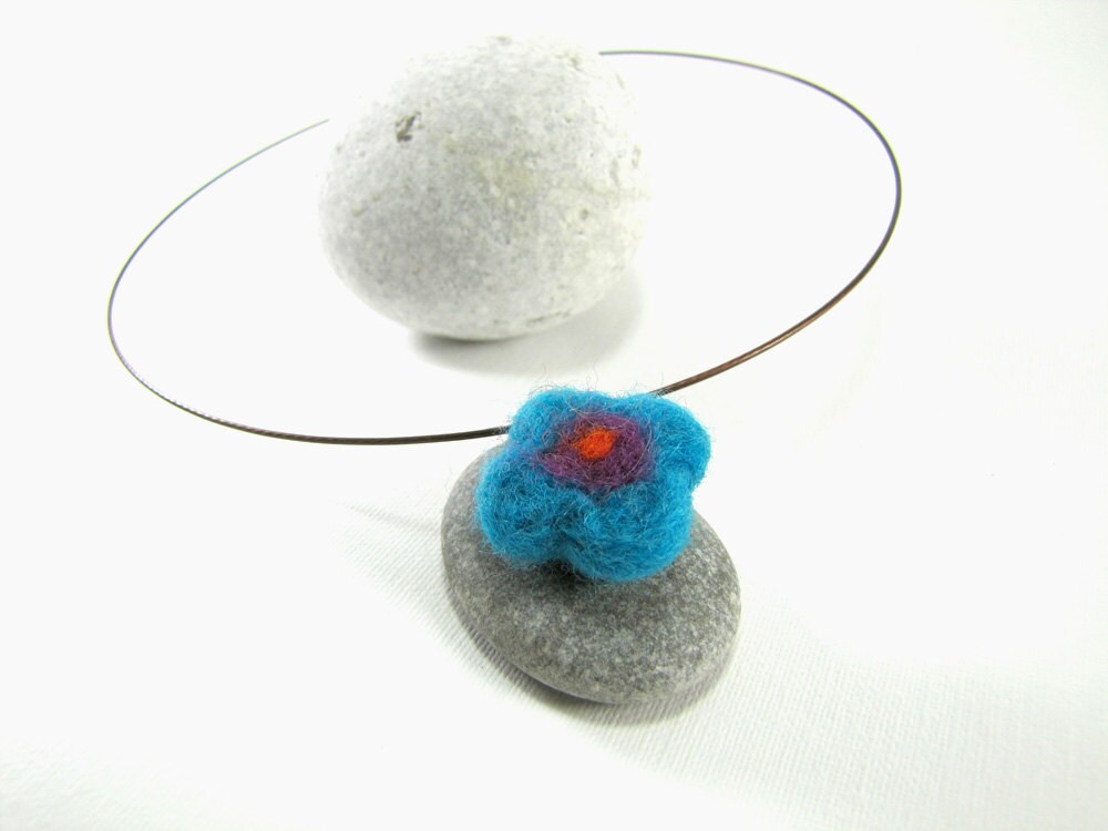 Filzschmuck , Naturschmuck Filzkette Blaue Halskette Kunstschmuck Blumen Halskette Accessoires Wollschmuck Eco Schmuck Filzschmuck , Naturschmuck Filzkette Blaue Halskette Kunstschmuck Blumen Halskette Accessoires Wollschmuck Eco Schmuck von RuciArt