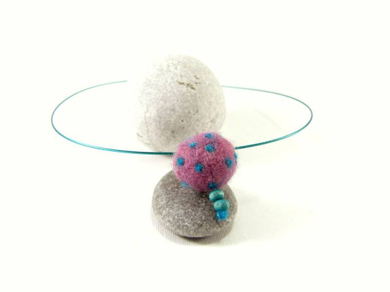 Kunstschmuck , Einzigartige Halskette Wollschmuck Filzkette Lila Schmuck Perlen Halsketten Accessoires Minimal Filzperle Kunstschmuck , Einzigartige Halskette Wollschmuck Filzkette Lila Schmuck Perlen Halsketten Accessoires Minimal Filzperle von RuciArt