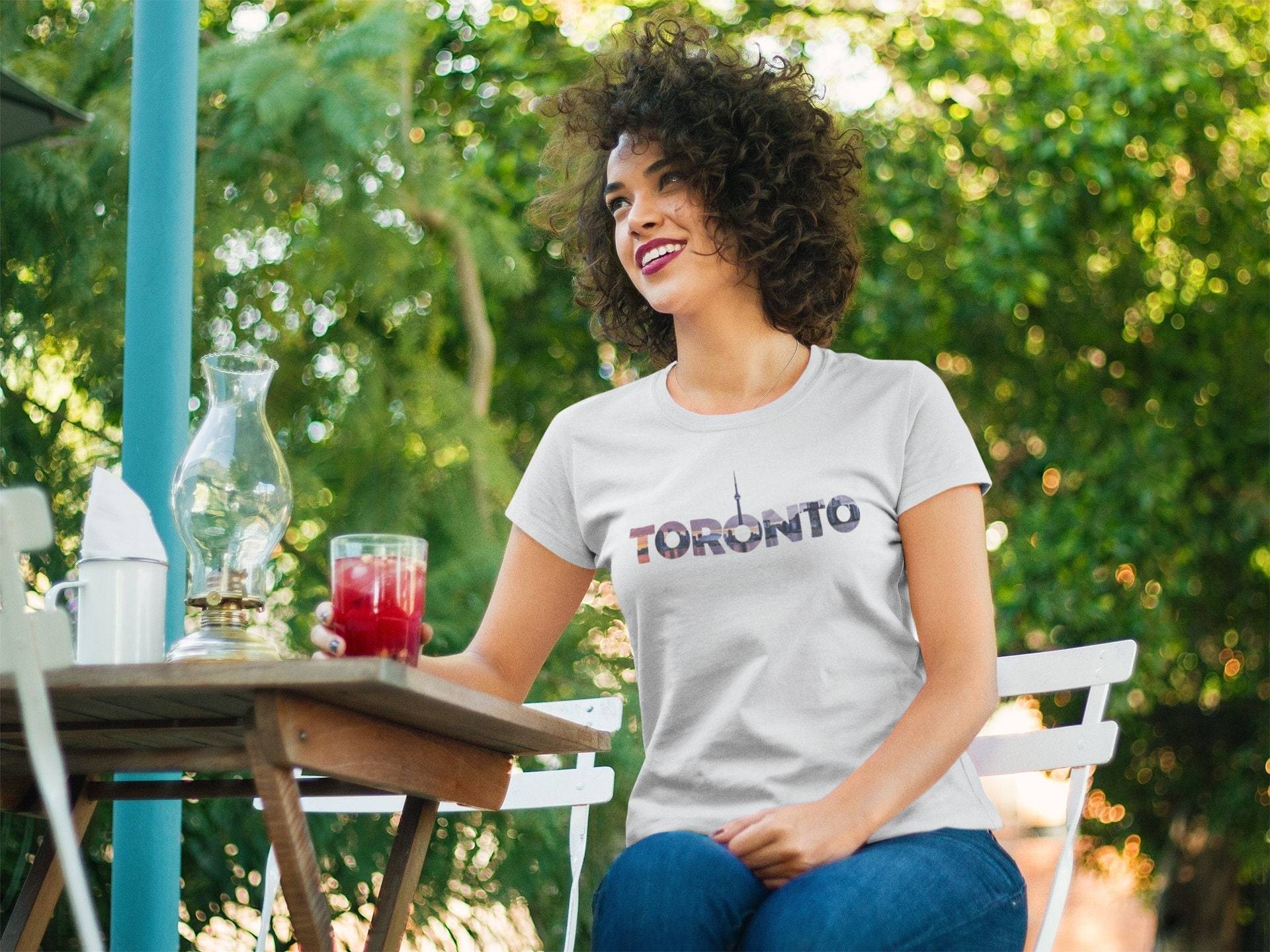 Toronto Skyline T-Shirt, Canadian Pride Rn Tower Th277 von RudeMonster