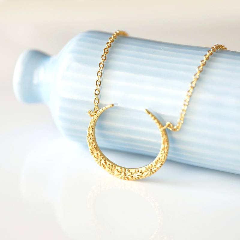 Gold Mond Anhänger Halskette Blumen Muster Crescent Moon von Rudiana