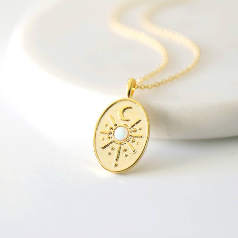 Opal Stein Sonne Und Mond Halskette Gold Celestial Anhänger von Rudiana