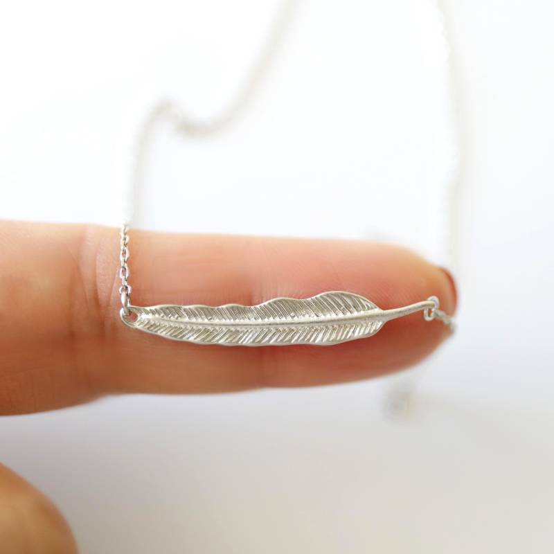 Silber Feder Anhänger Halskette, Boho Minimalist Schmuck von Rudiana