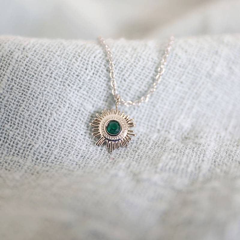 Smaragd Grün Cubic Zirkonia Sun Anhänger Halskette von Rudiana