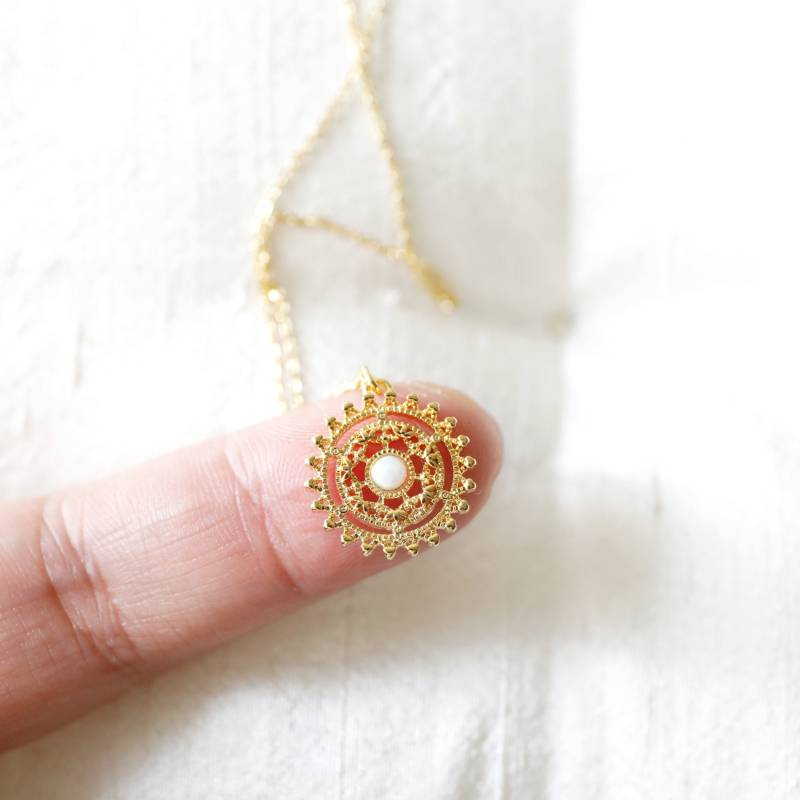 Zierliche Gold Opal Stein Halskette Vergoldeter Anhänger von Rudiana