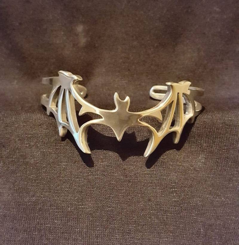 Demeter Armreif Aus Recyceltem Aluminium von RudyTuesdayDesigns