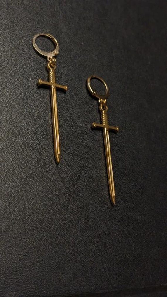 Schwert Ohrringe Edelstahl Gothic von KoenigKleinod