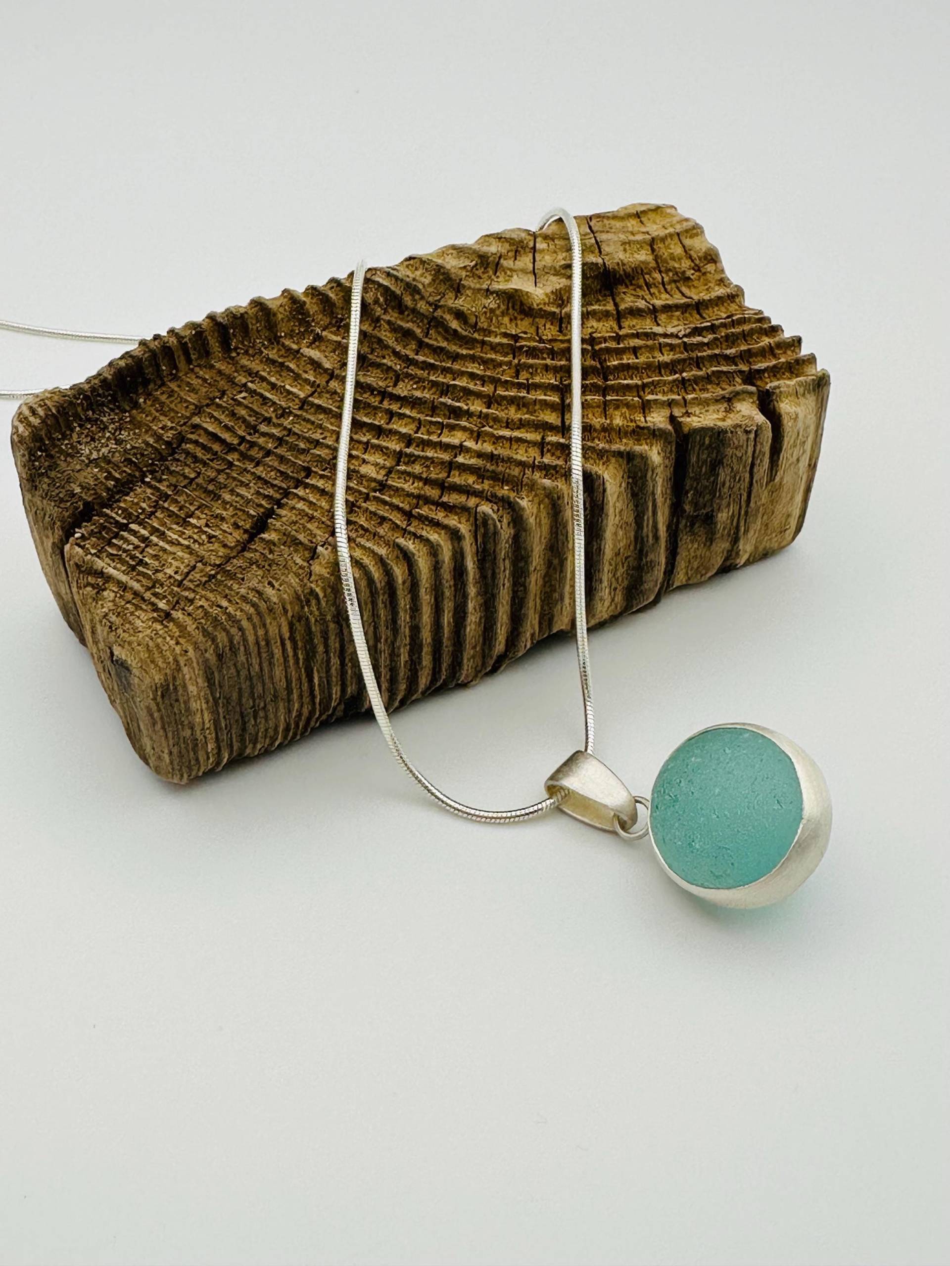 Seeglas Kugel Kette Hellblau Seeglas Kugel Kette Hellblau von RuegenDesign