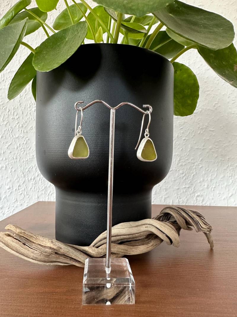 Seeglas Ohrhänger Olivgrün von RuegenDesign