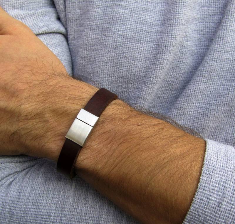 Lederarmband Für Schlanke Gelenke, Auf Wunsch Mit Gravur - Persönliches Geschenk Den Freund von Ruesel