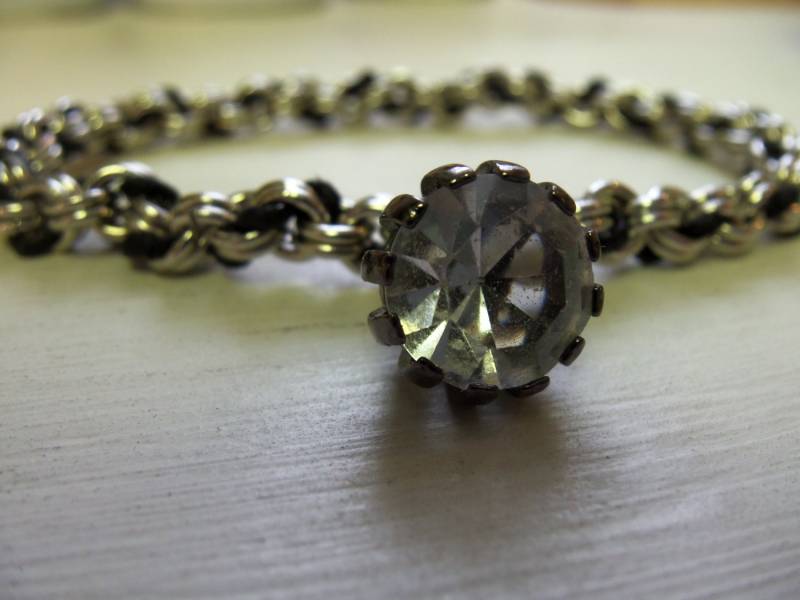 Silber Kettengeflecht Und Schwarze Kordel Armband Mit Klarem Stein Mittelakzent von RueterraDesigns