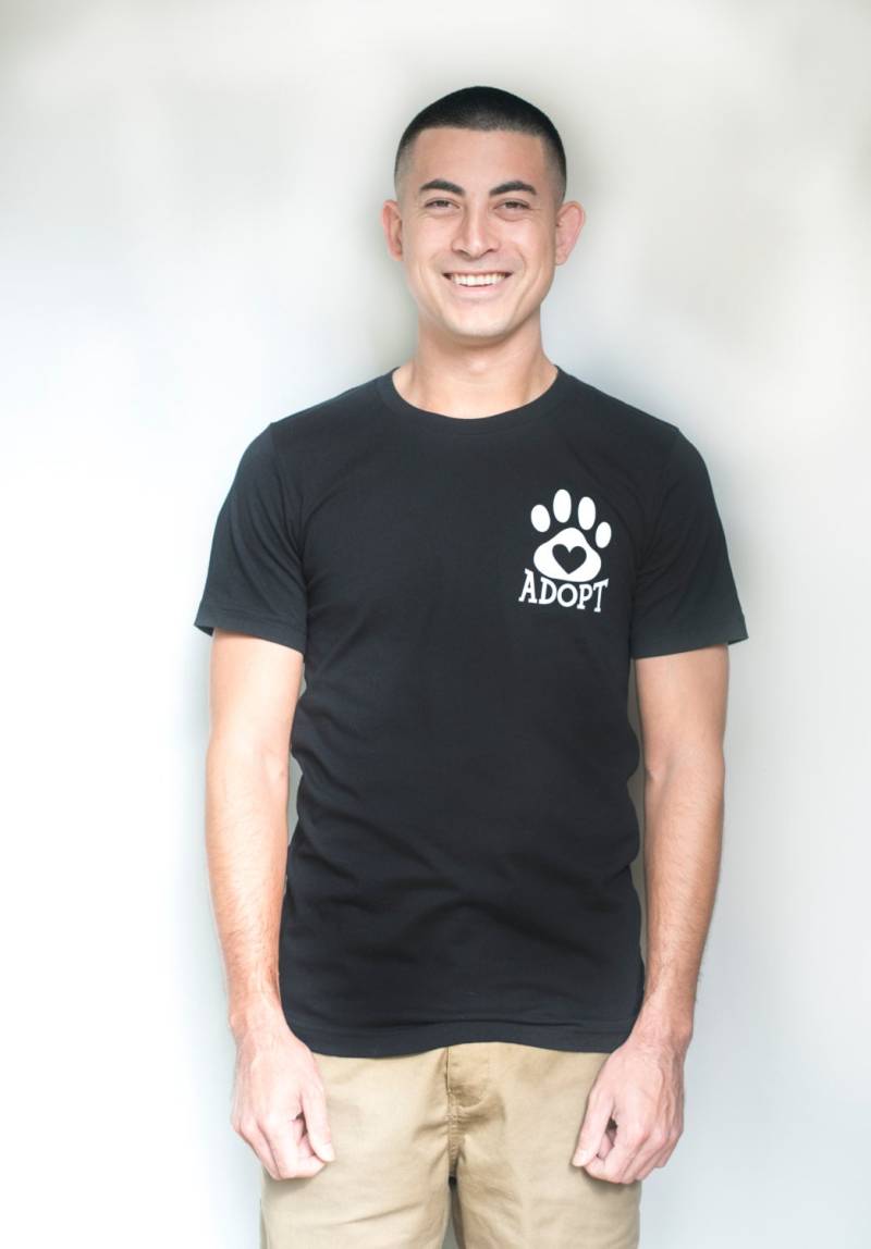 Adoptieren Sie Unisex T-Shirt von RuffLifeRescueWear