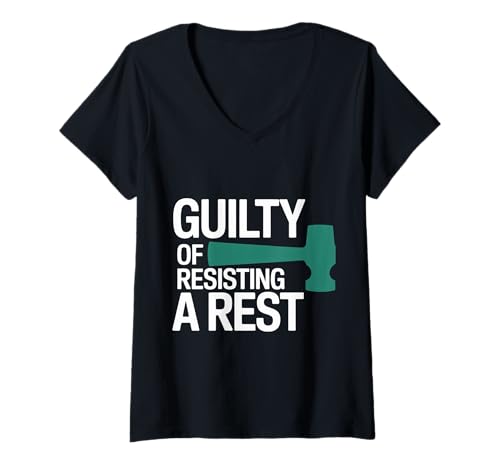 Damen Guilty Of Resisting A Rest Toddler Parenting Mom Dad ---- T-Shirt mit V-Ausschnitt von Ruheloser Elternteil und Kleinkind Humor