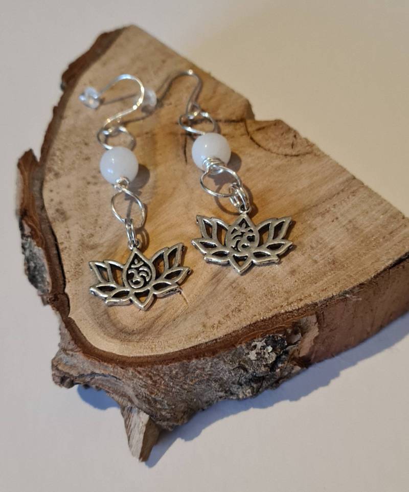 Boho Ohringe Mit Lotusblume Anhänger Hippie Ohrringe Jade von RuhepolMalaWerkstatt