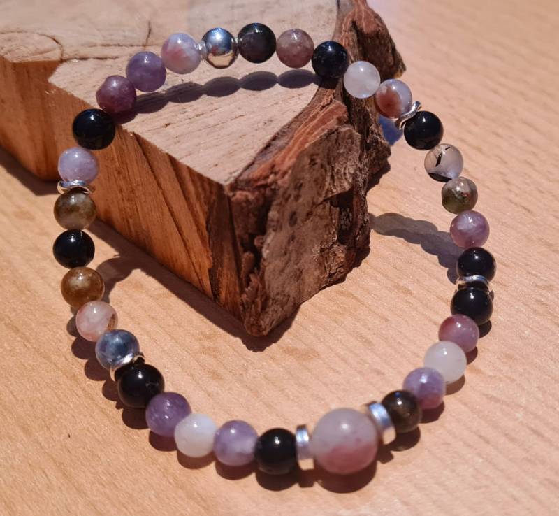 Turmalin Edelstein Armband "Lead You" Mit Fliederfarbener Jade Perle von RuhepolMalaWerkstatt