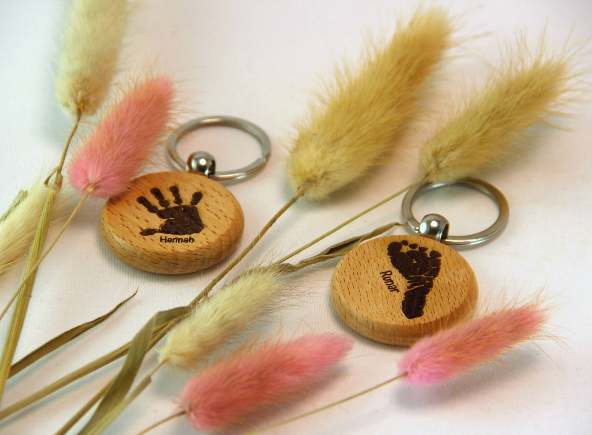 Schlüsselanhänger Rund, Holz, Personalisiert, Fußabdruck, Handabdruck, Pfotenabdruck, Fingerabdruck, Geschenkidee, Unikat, Erinnerung Schlüsselanhänger Rund, Holz, Personalisiert, Fußabdruck, Handabdruck, Pfotenabdruck, Fingerabdruck, Geschenkidee, Unikat, Erinnerung von Ruhrtalholz
