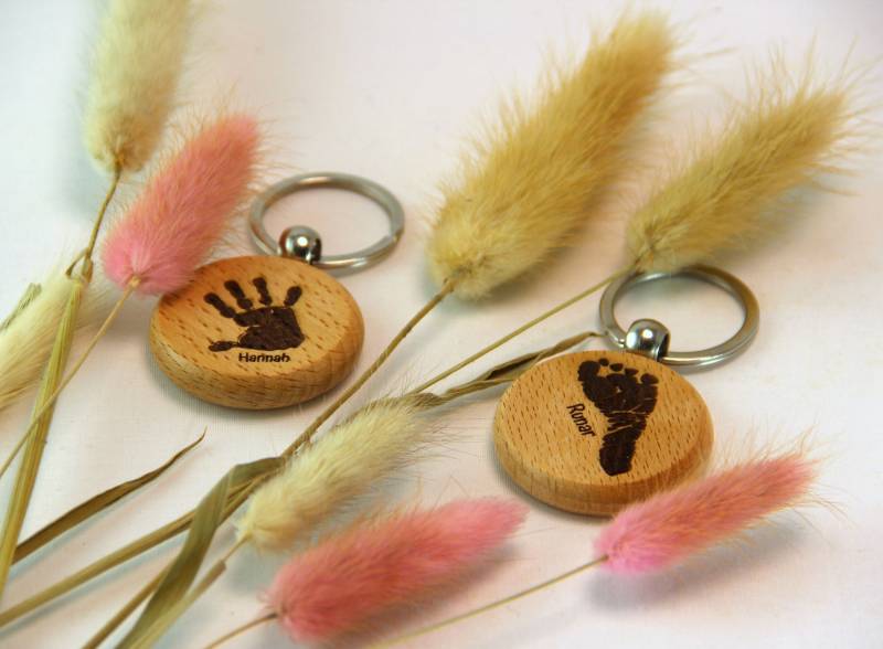 Schlüsselanhänger Rund, Holz, Personalisiert, Fußabdruck, Handabdruck, Pfotenabdruck, Fingerabdruck, Geschenkidee, Unikat, Erinnerung von Ruhrtalholz